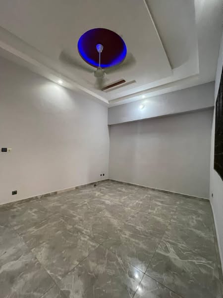 Chambre Salon Sanitaire Dallée à Couloir