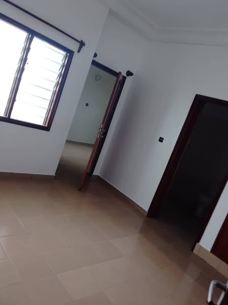 Appartement 4 Chambres, Salon, Sanitaire