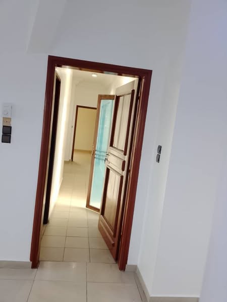 Appartement 4 Chambres, Salon, Sanitaire