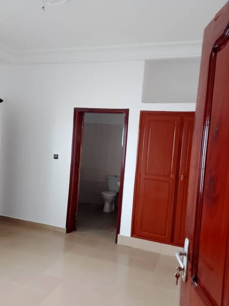 Appartement 4 Chambres, Salon, Sanitaire