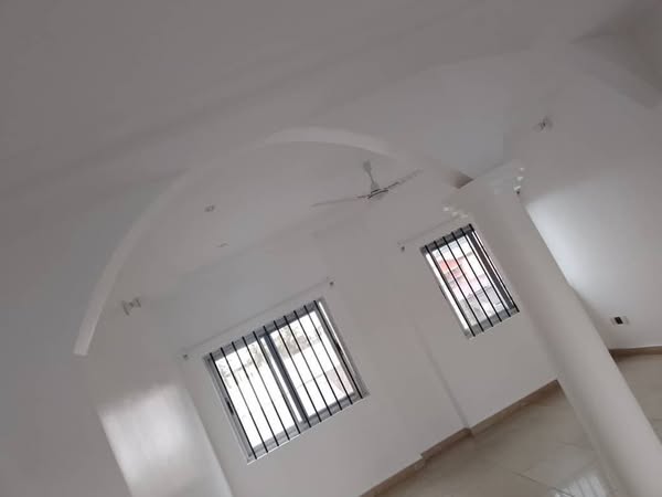 Appartement 4 Chambres, Salon, Sanitaire