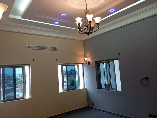 Appartement bien aéré avec service de sécurité