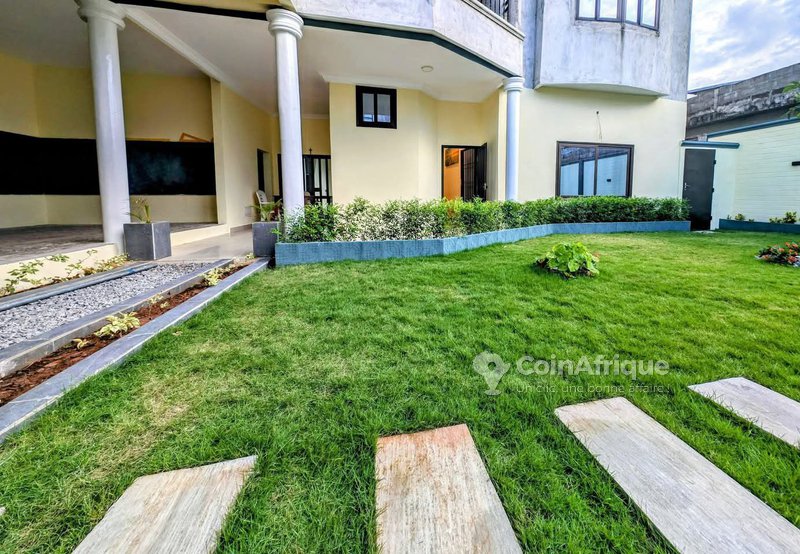 Location villa duplex 8 pièces