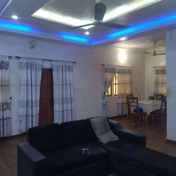 Villa Dallée de 350 m² avec 3 Chambres et Cuisine Américaine