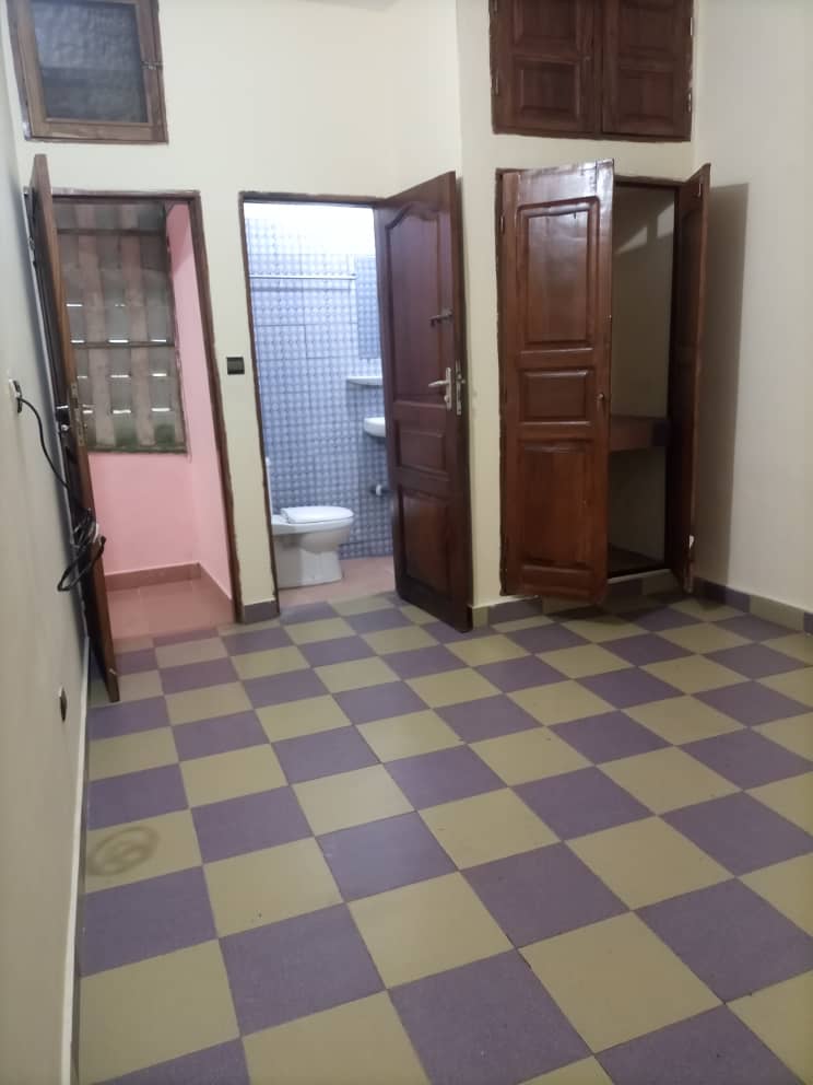 DEUX CHAMBRES SALON A AVOTROU