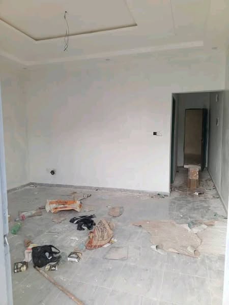 Récente construction d'une chambre salon sanitaire bien vaste