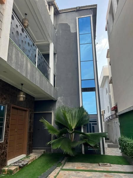 Villa R+2 Moderne avec Grande Terrasse