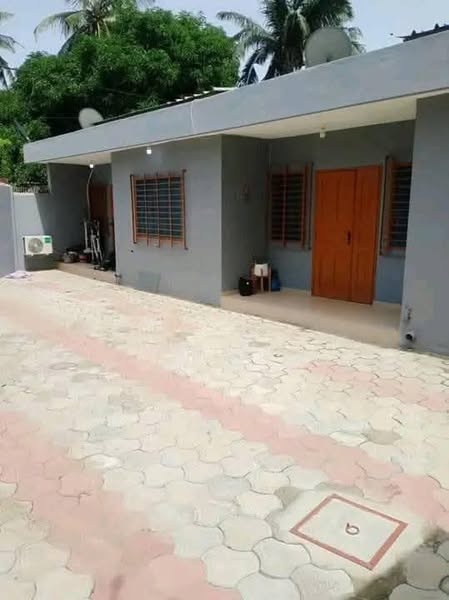 Maison avec 5 Appartements et Titre Foncier Personnel