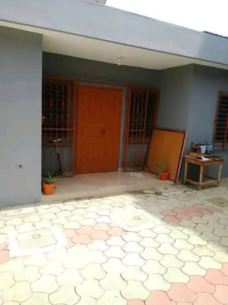 Maison avec 5 Appartements et Titre Foncier Personnel