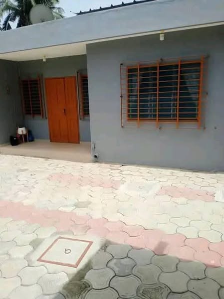 Maison avec 5 Appartements et Titre Foncier Personnel