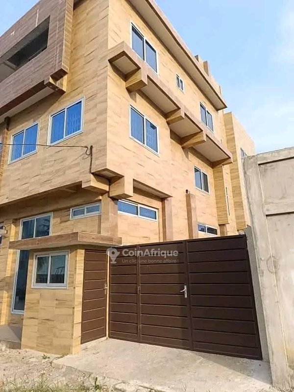 Location bureaux et commerces 200m²
