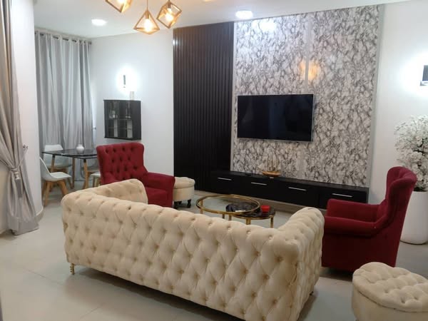 Appartement Vaste et Propre au Premier Étage