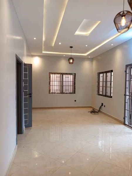 Villa Personnelle de 04 Chambres à Louer