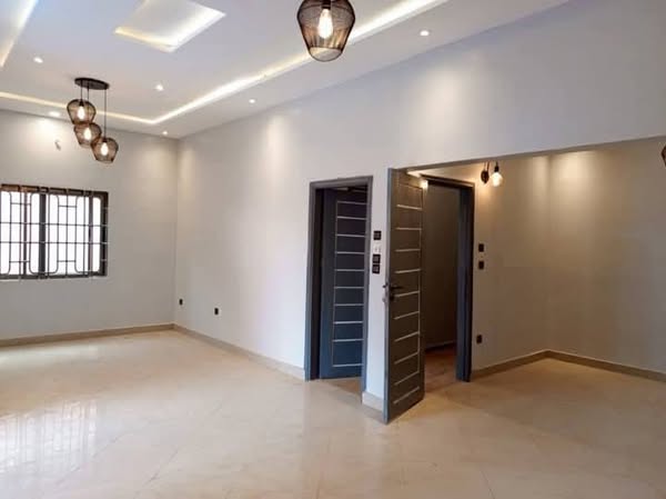 Villa Personnelle de 04 Chambres à Louer