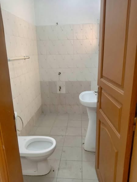 Appartement 2 Chambres, Salon, Sanitaire, Balcon