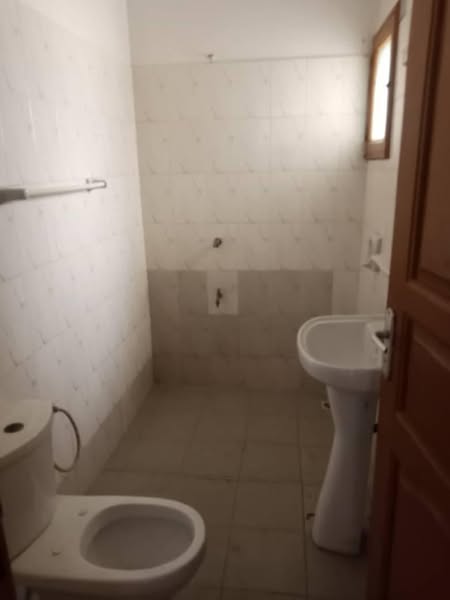 Appartement 2 Chambres, Salon, Sanitaire, Balcon