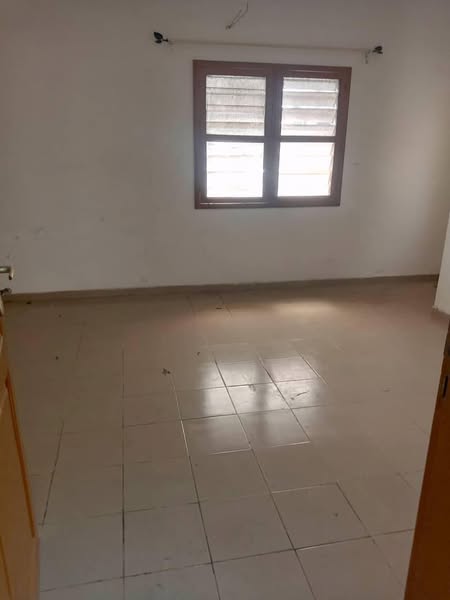 Appartement 2 Chambres, Salon, Sanitaire, Balcon