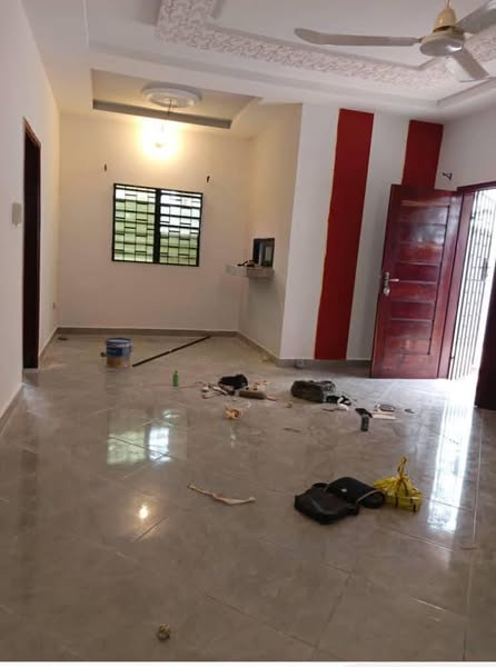 Entrée Personnelle Récente Avec 2 Chambres Et Garage