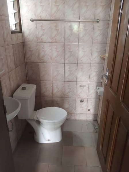 Chambre Salon Sanitaire Propre Avec Balcon
