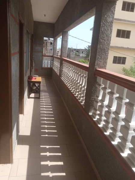 Chambre Salon Sanitaire Propre Avec Balcon