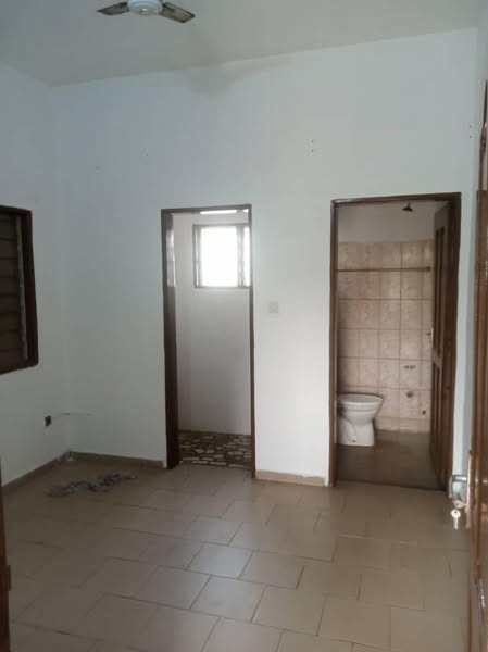 Chambre Salon Sanitaire Propre Avec Balcon