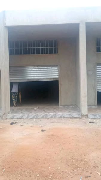 Grand Magasin Disponible