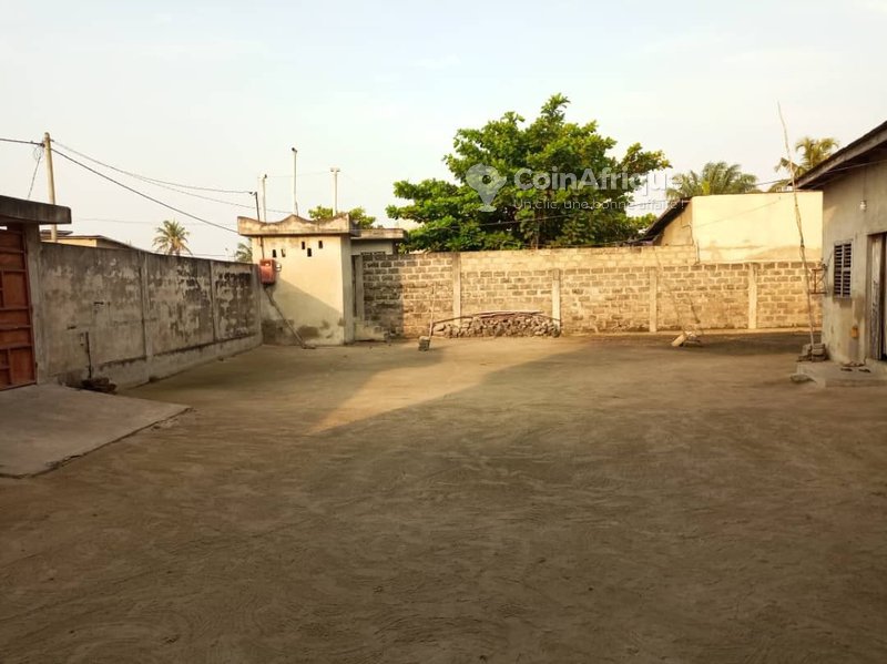 Terrain 470 m²