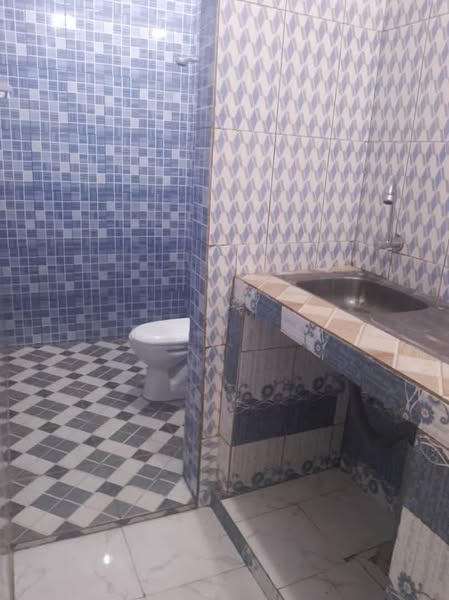 Maison Récente d'une Chambre et Salon