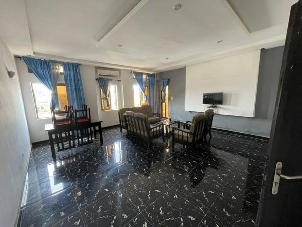 Bel Appartement Meublé de 3 Chambres + Salon