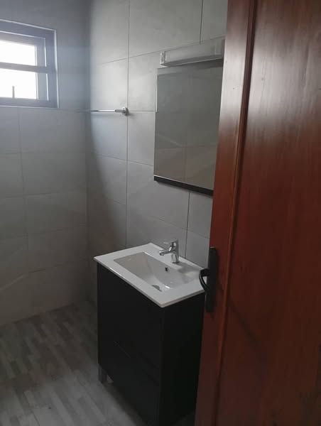 Belle Villa avec Jardin, Piscine et 4 Chambres