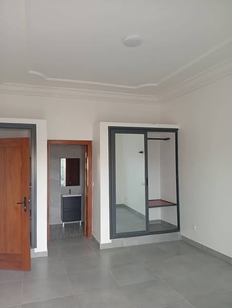Belle Villa avec Jardin, Piscine et 4 Chambres