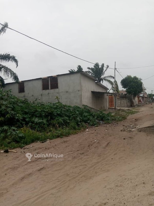 Terrain 351 m²