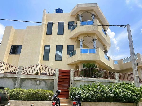 Villa Moderne R+2 à Vendre