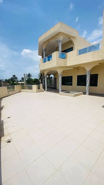 Villa Moderne R+2 à Vendre