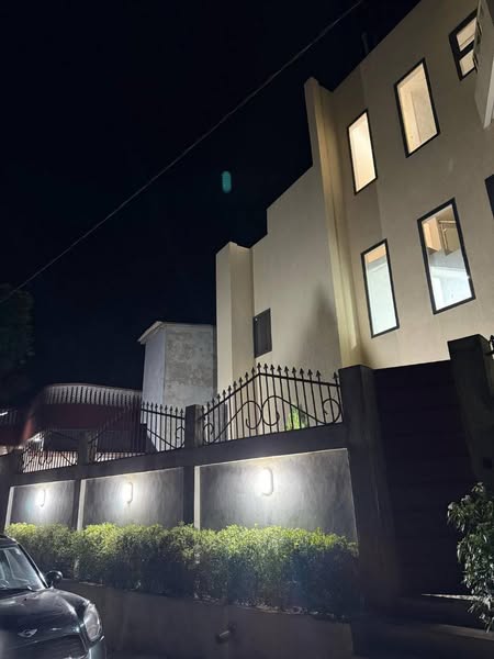 Villa Moderne R+2 à Vendre