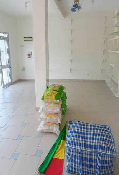 Boutique sanitaire dallée en location