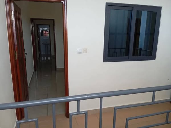 Jolie Chambre Salon Sanitaire Dallée Staffées