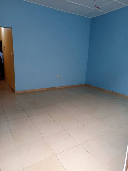 Chambre Salon Sanitaire Vaste à Louer