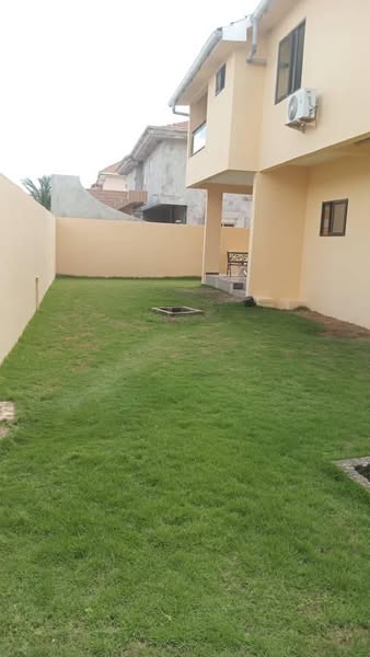 Magnifique Villa R+1 de 4 Chambres Avec Jardin
