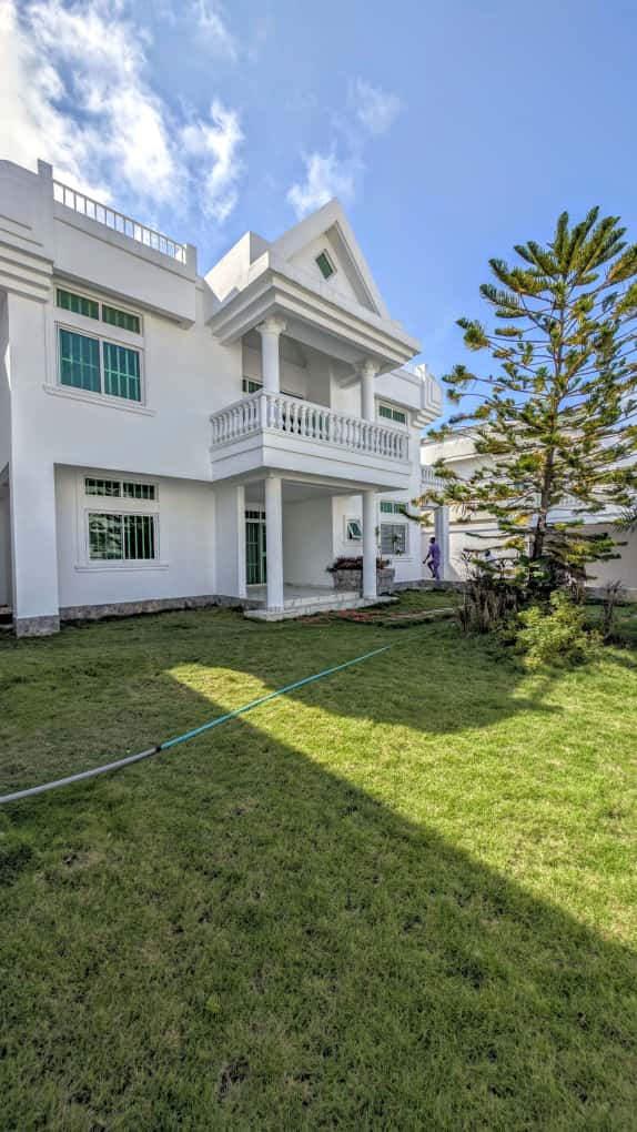 Location villa de standing avec jardin, 6 chambres