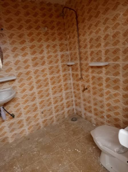 Nouvelle Construction Avec Chambre, Salon, Sanitaire