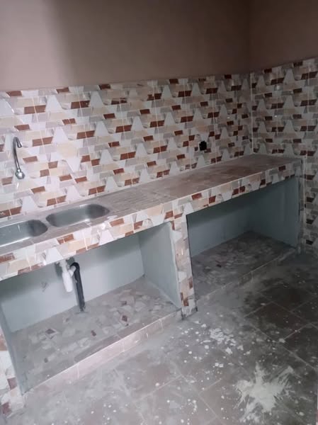 Nouvelle Construction Avec Chambre, Salon, Sanitaire