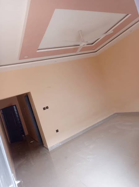 Nouvelle Construction Avec Chambre, Salon, Sanitaire