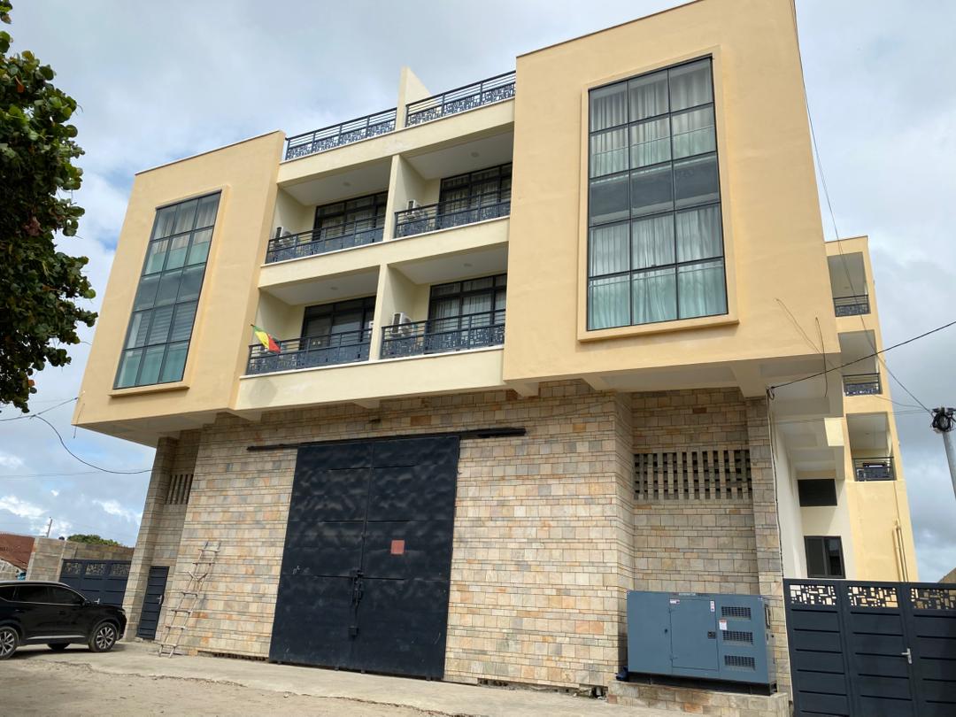 Résidence à Akpakpa centre ayant deux chambres 1 saloon X 4.  Et une chambre 1 saloon x 2.
