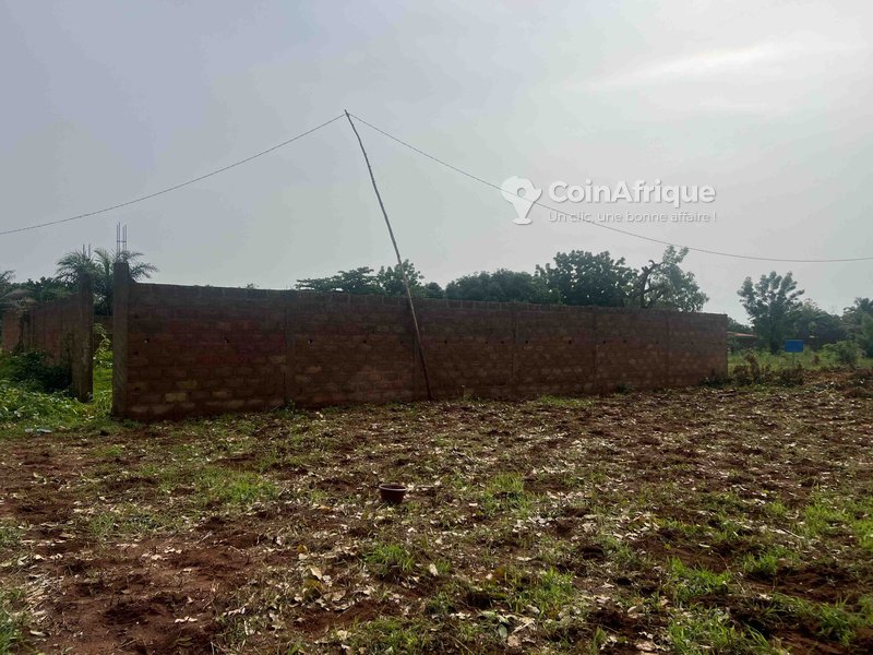 Terrain 750 m²