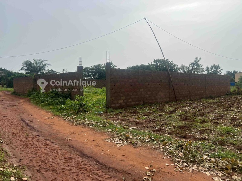 Terrain 750 m²