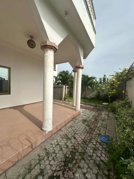 Villa Triplex Climatisée Avec Jardin À Louer