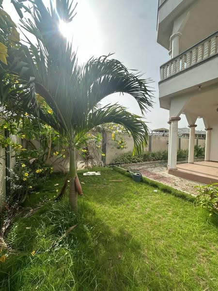 Villa Triplex Climatisée Avec Jardin À Louer