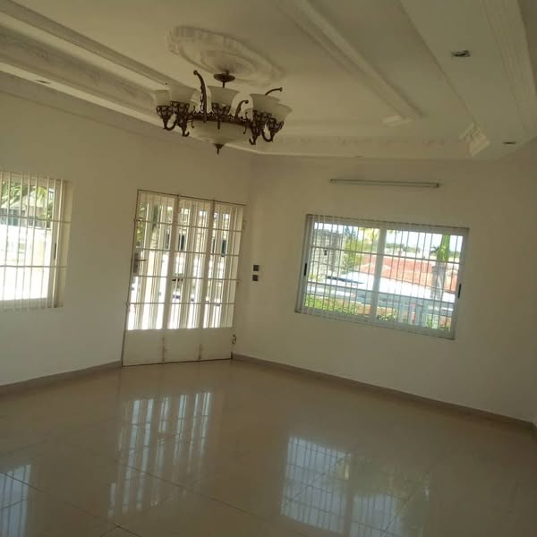 Belle Villa R+1 Haut Standing 5 Chambres 2 Salons