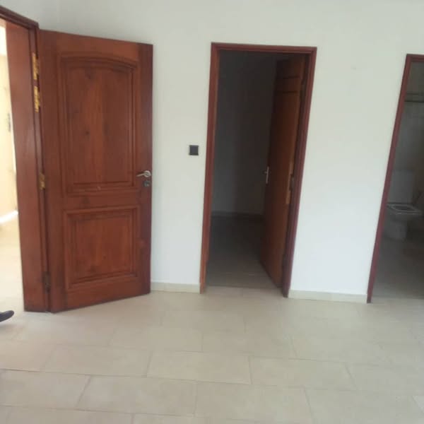 Belle Villa R+1 Haut Standing 5 Chambres 2 Salons